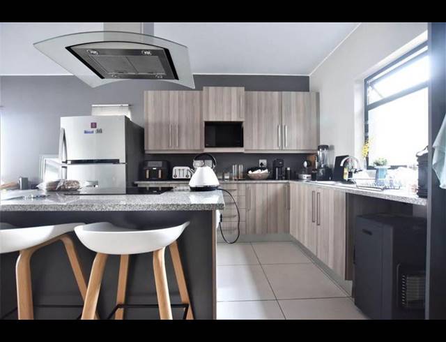 2 BEDROOM APARTMENT FOR SALE IN RIVONIA